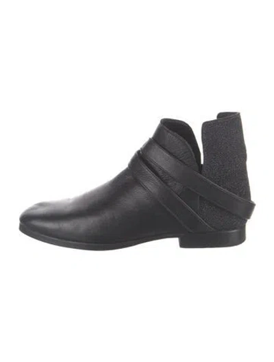 Pre-owned Newbark Leather Moto Boots In Black