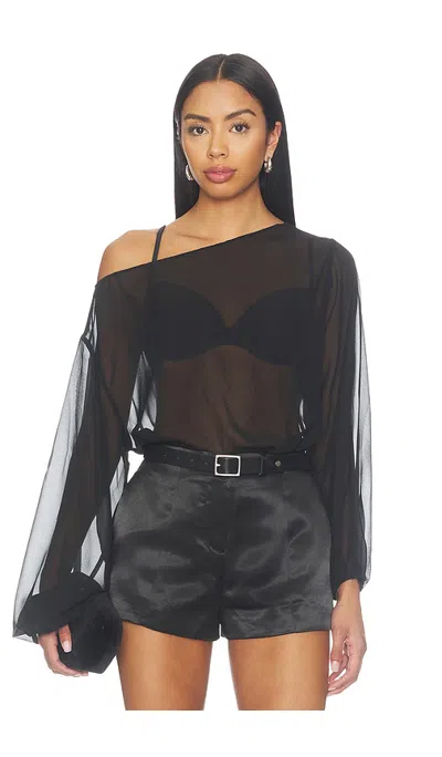 Nia Aldridge  탑 In Black
