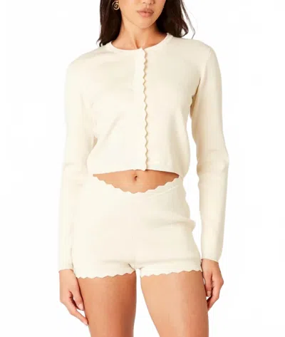 NIA BOXY SCALLOPED EDGE BUTTON UP CARDIGAN IN WHITE