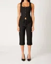 Nia Cruz Capri In Black In Black