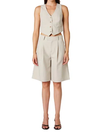Nia Daisy Trouser Shorts In Shell In Neutral