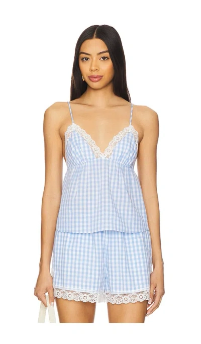 NIA KENDRA TOP