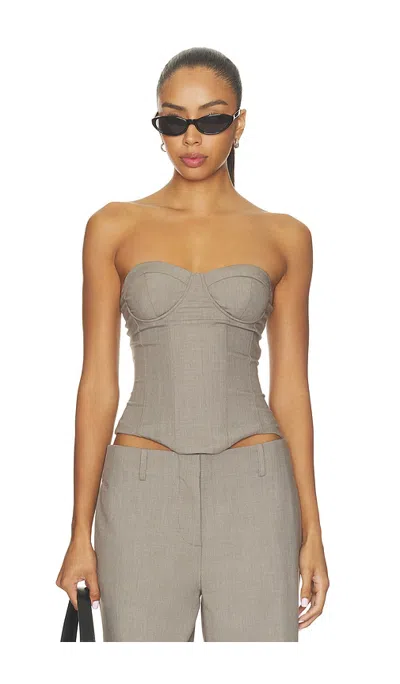 Nia Lavi  탑 In Gray
