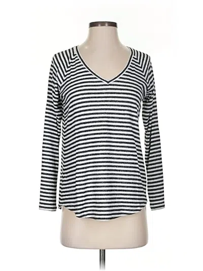 Pre-owned Nic + Zoe 3/4 Sleeve Top Silver V-neck Tops