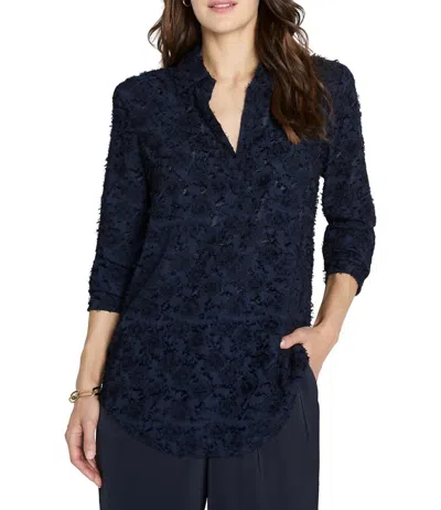 Nic + Zoe Clipped Jacquard Top In Dk Indigo In Blue