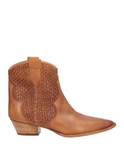 Niche Woman Ankle Boots Tan Size 8 Leather In Brown