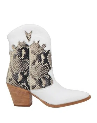 Niche Woman Ankle Boots White Size 7 Calfskin, Leather