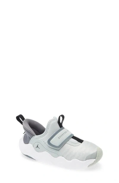 Nike 23/7.2 Easyon Sneaker In Multi
