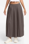 Nike 24.7 Perfectstretch Dri-fit Pleated Skirt In Brown