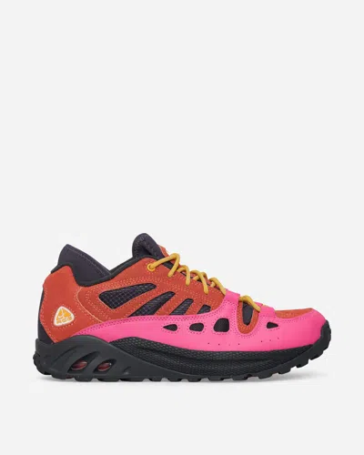 NIKE ACG AIR EXPLORAID SNEAKERS LIGHT WILD MANGO / DARK RAISIN / LASER FUCHSIA