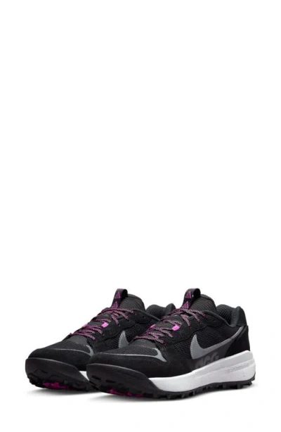 Nike Acg Lowcate Hiking Trainer In Black/cool Grey/black