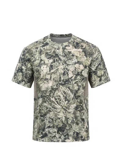Nike Acg Solar Chase Trail Running T-shirt In Green