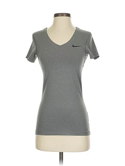 Pre-owned Nike Active T-shirt In Gray
