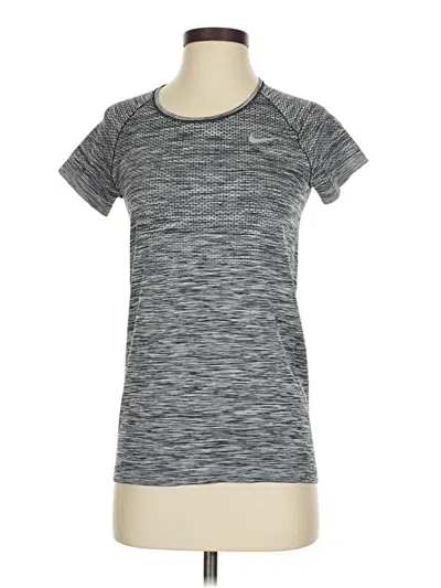 Pre-owned Nike Active T-shirt In Gray