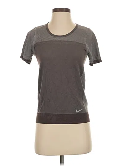 Pre-owned Nike Active T-shirt In Gray