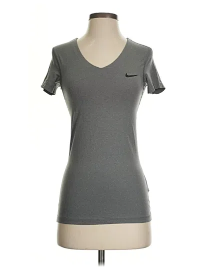Pre-owned Nike Active T-shirt In Gray