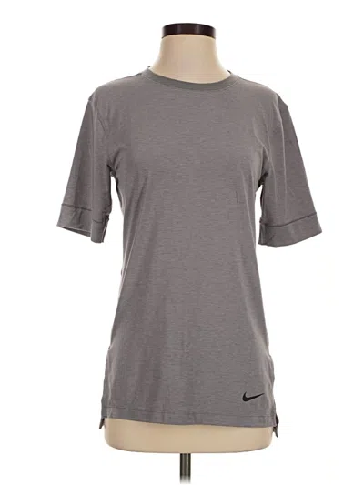 Pre-owned Nike Active T-shirt In Gray