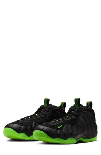 Nike Air Foamposite One Basketball Sneaker