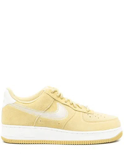 Nike Air Force 1 '07 Lv8 Sneakers In 绿色