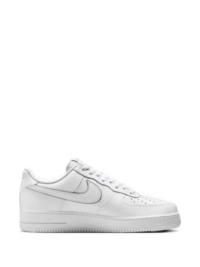Nike 에어 포스 1 '07 Lv8 스니커즈 In White