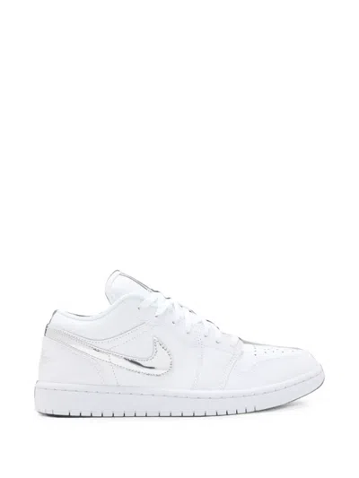 Nike Air Jordan 1 Low Se Sneakers In White