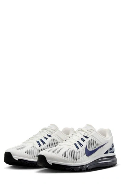 Nike Air Max 2013 Sneaker In White