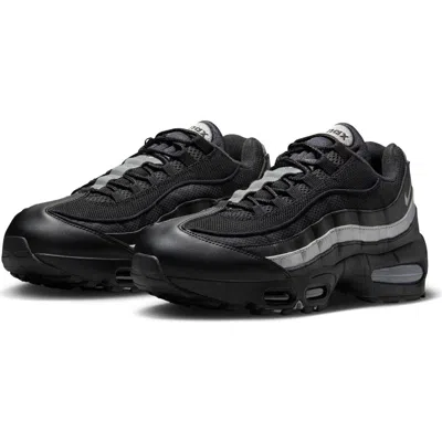 Nike Air Max 95 Sneaker In Black