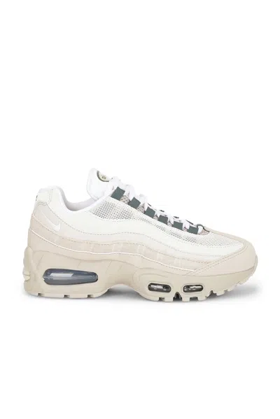 Nike Air Max 95 Sneaker In White