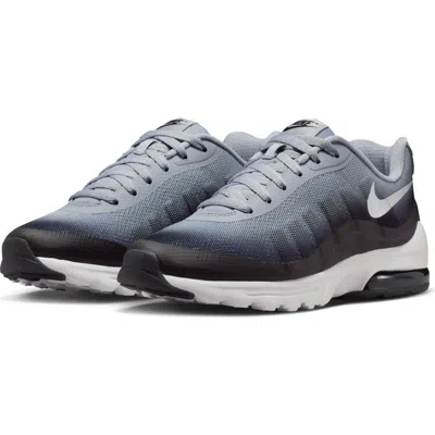 Nike Air Max Invigor Sneaker In Gray