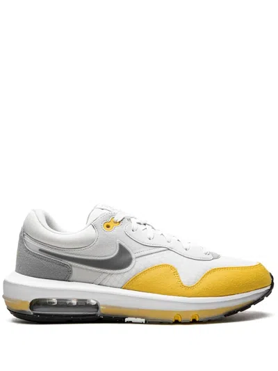 Nike Air Max Motif Low-top Sneakers In White