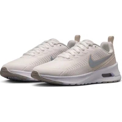 Nike Air Max Nauxis Sneaker