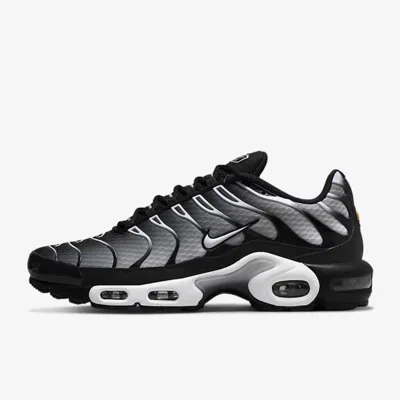 Nike Air Max Plus Low-top Sneakers In Black/metallic Silver/white