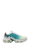 Nike Air Max Plus Sneaker In White/teal