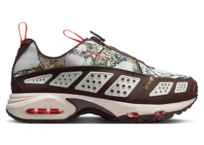 Pre-owned Nike Air Max Sunder Realtree Camo (women's) Sneakers In Light Orewood Brown/baroque Brown/hyper Crimson