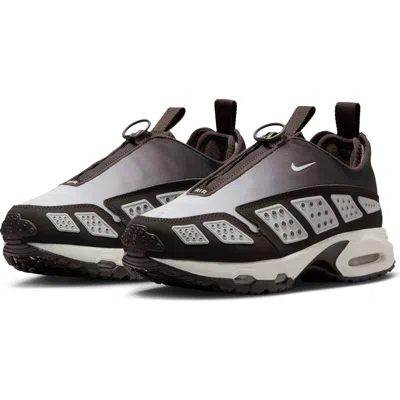 Nike Air Max Sunder Sneaker In Gray