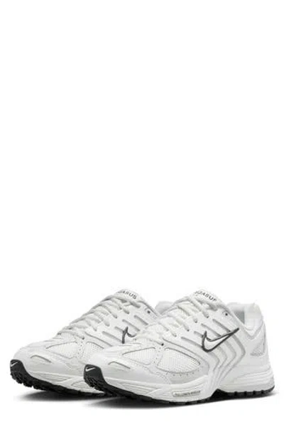Nike Air Pegasus 2005 Sneaker In White