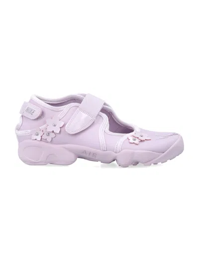 Nike Air Rift Flowers Leather Split-toe Sneakers For Women In Purple