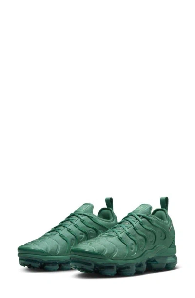 Nike Air Vapormax Plus Sneaker In Green