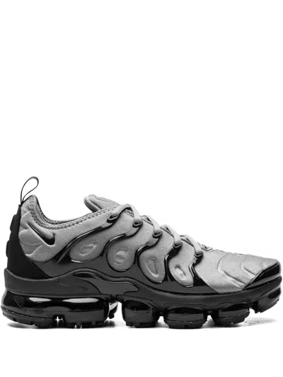 Nike Air Vapormax Plus Sneakers In Grey