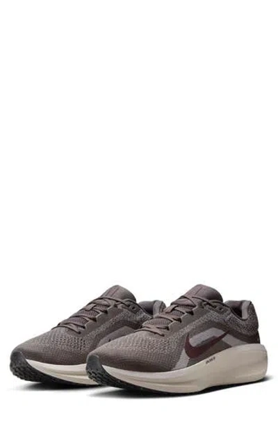 Nike Air Winflo 11 Running Shoe In Cave Stone/burgundy/grey