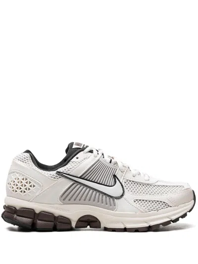 Nike Vomero 5 Sneakers In White And Gray