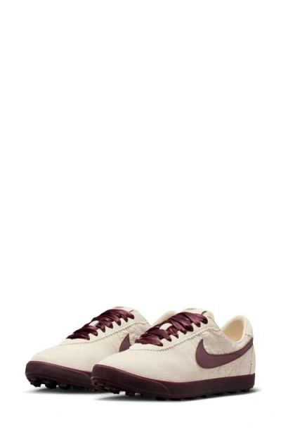 Nike Astrograbber Leather Se Sneakers In Neutral