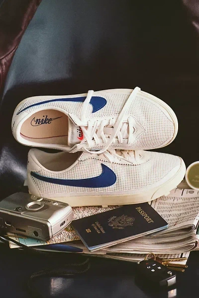 Nike Astrograbber Sneakers In Ivory