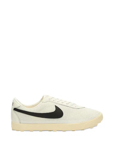 Nike Astrograbber Sneakers In White
