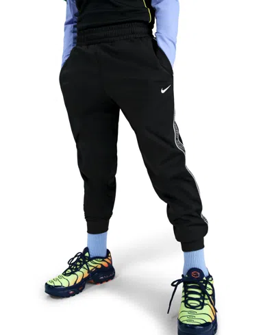 Nike Big Kids Sportswear Club Lightweight Joggers In Black
