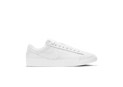 Pre-owned Nike Blazer Low Le (women's) Sneakers In White