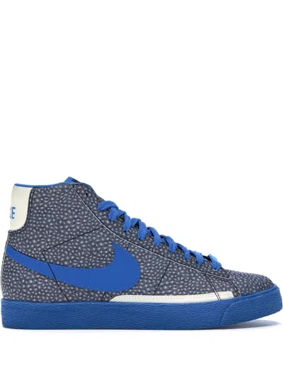 Nike Blazer Sb Glow In The Dark Sneakers In Blue