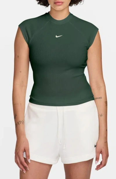 Nike Chill Crop Rib T-shirt In Green