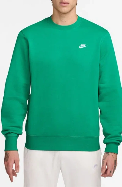Nike Club Brushed Fleece Crewneck Sweatshirt In Green