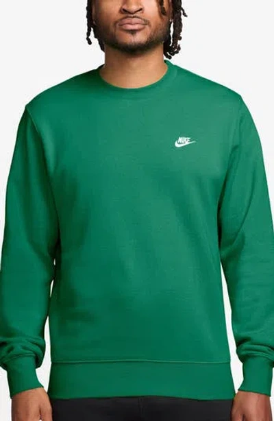 Nike Club Brushed Fleece Crewneck Sweatshirt In Green